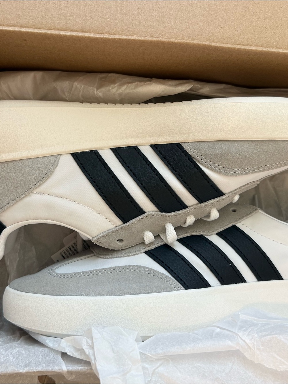 adidas Barreda unisex,  white and Black Retro Low-Top Sneakers